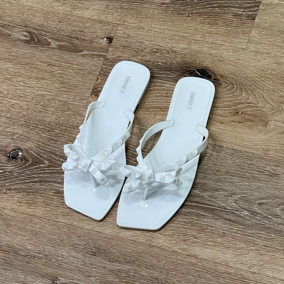 Summer Staple White Sandals - Picture 6 of 6